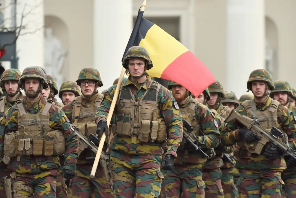Groupe de soldats belges en formation militaire de base