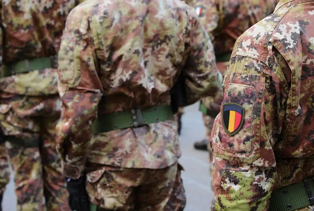 Uniforme militaire et paquetage préparés avant l'incorporation