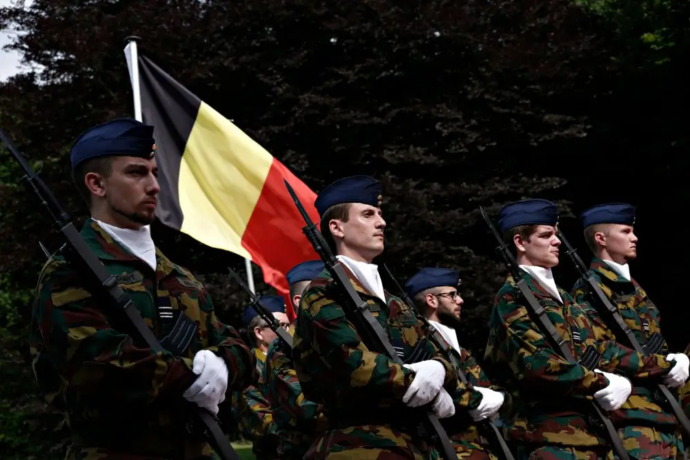 Werken bij de Belgische Defensie: beroepen, wedde en toelating